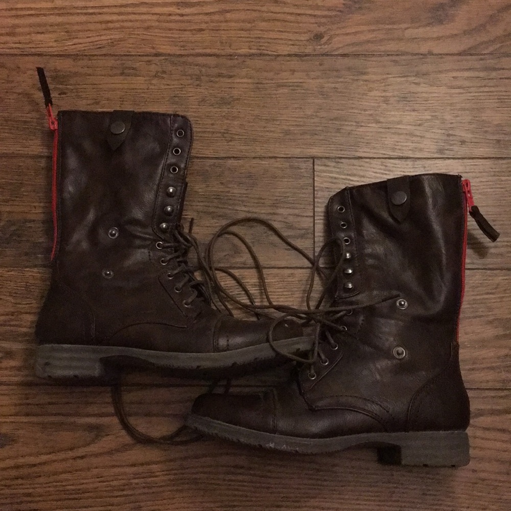 Combat boots